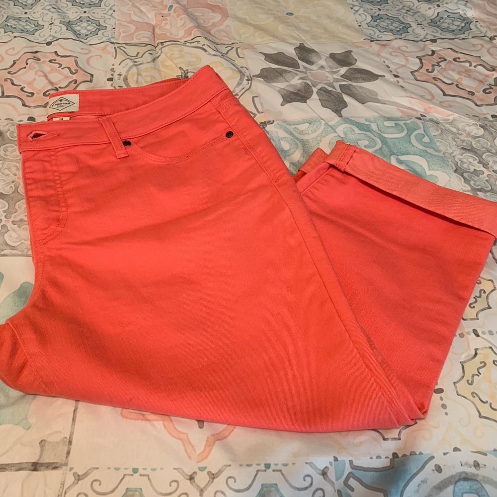 St. John’s Bay coral capris.